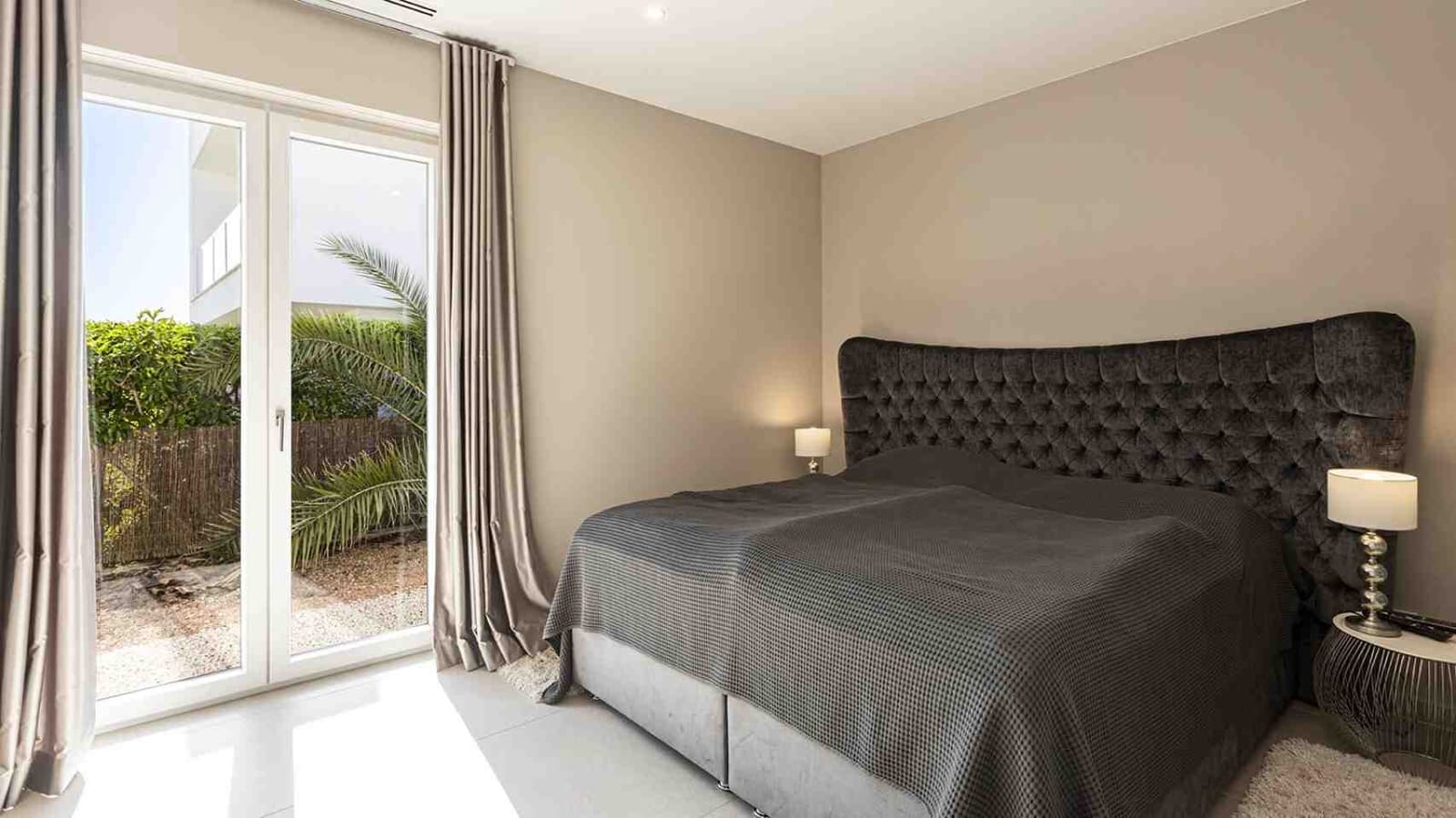 4 bedroom Villa for sale in Santa Ponsa with pool - € 2,250,000 (Ref: 8471271)