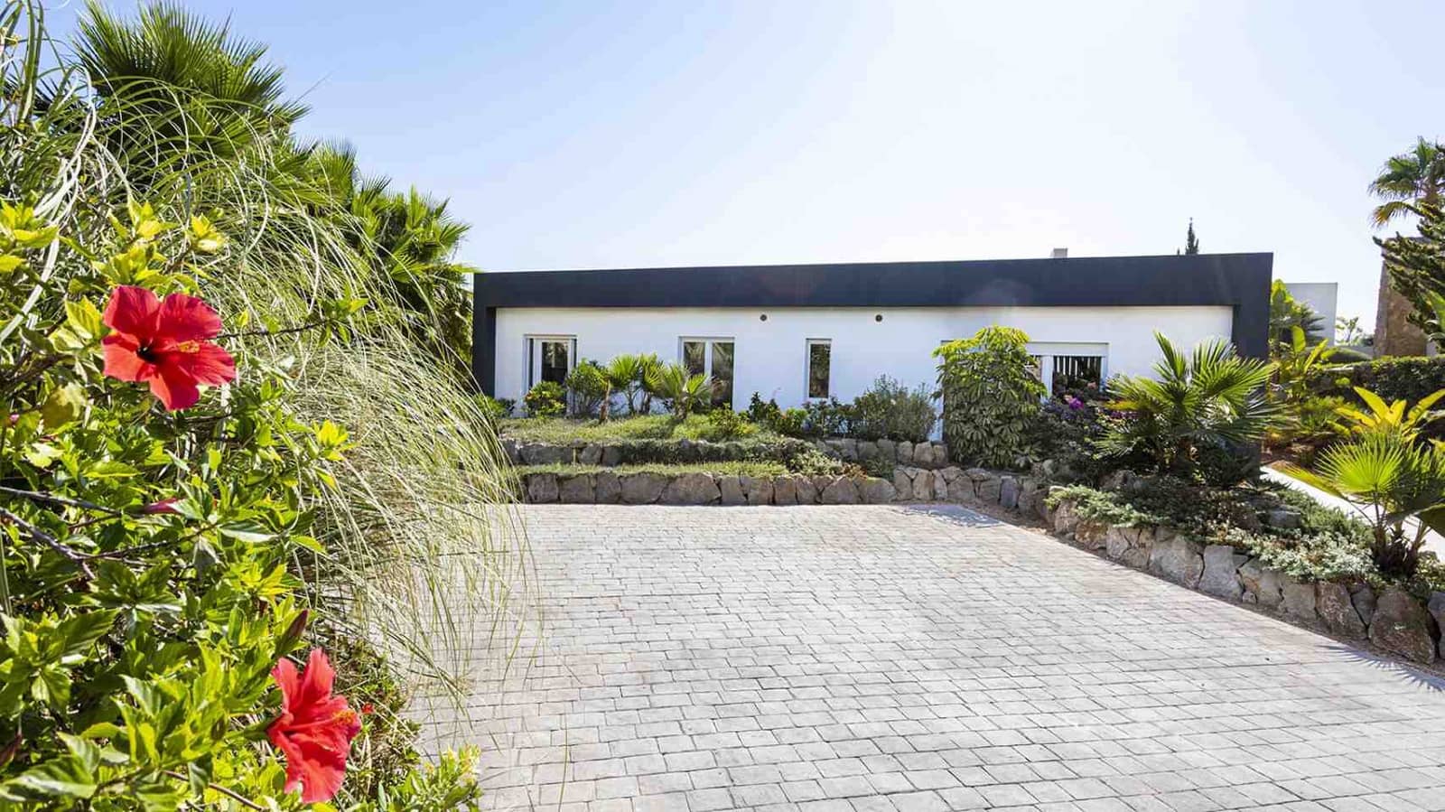 4 bedroom Villa for sale in Santa Ponsa with pool - € 2,250,000 (Ref: 8471271)