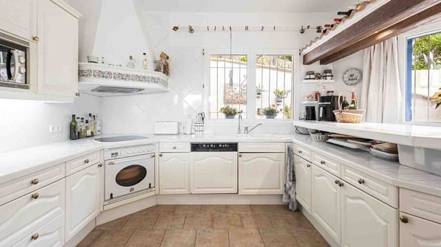 2 soveværelse Villa til salg i Peguera / Paguera, Calvià med swimmingpool - € 1.698.000 (Ref: 8760454)