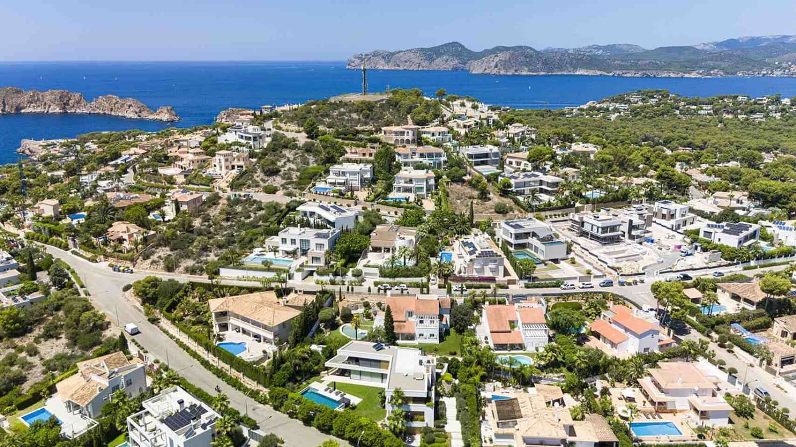 5 bedroom Villa for sale in Santa Ponsa with pool garage - € 2,750,000 (Ref: 8810923)