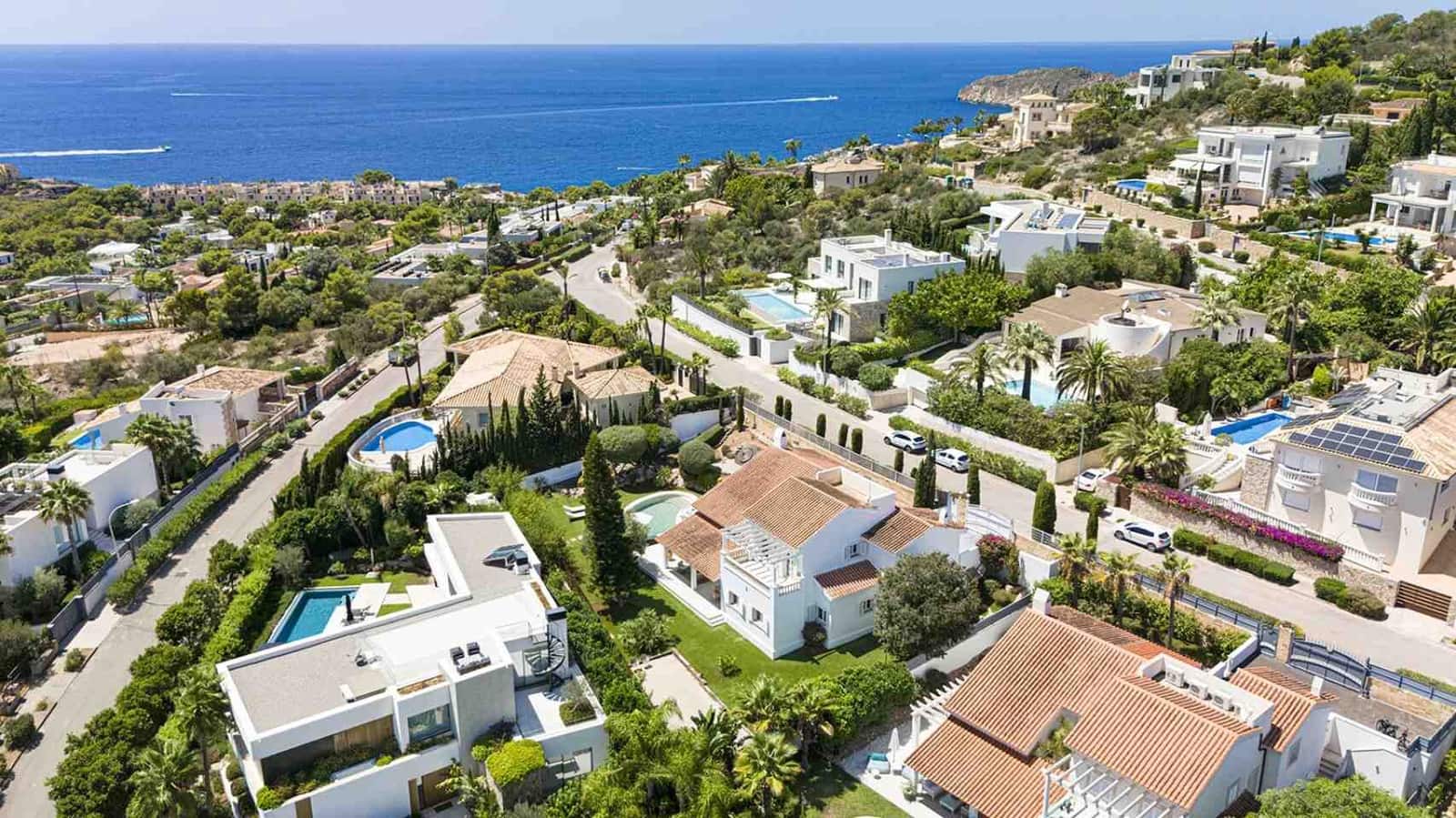 5 bedroom Villa for sale in Santa Ponsa with pool garage - € 2,750,000 (Ref: 8810923)
