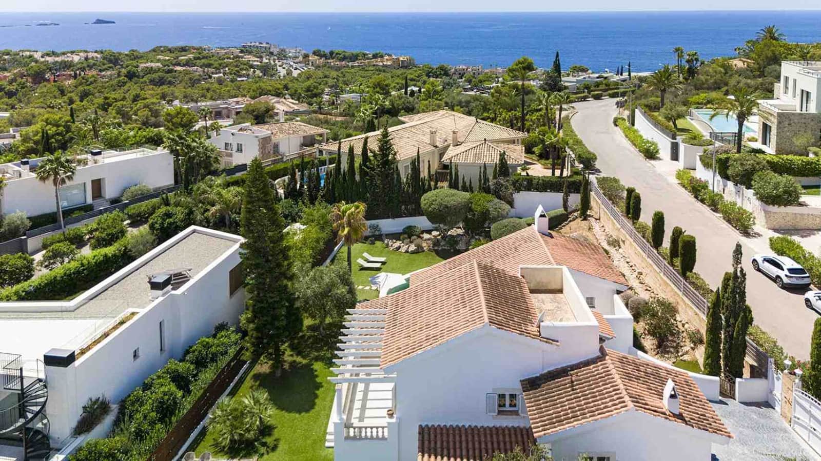 5 bedroom Villa for sale in Santa Ponsa with pool garage - € 2,750,000 (Ref: 8810923)