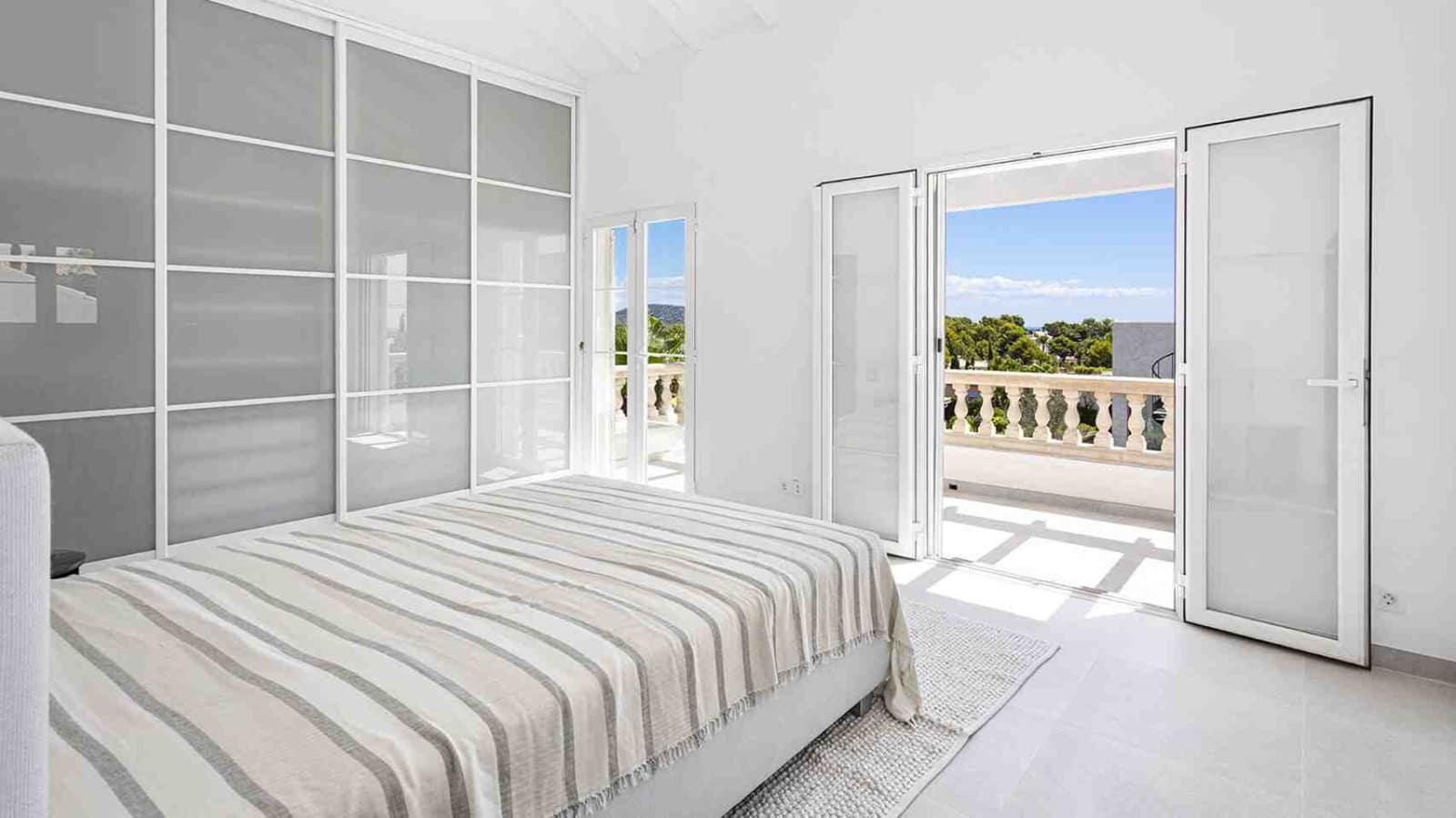 5 bedroom Villa for sale in Santa Ponsa with pool garage - € 2,750,000 (Ref: 8810923)