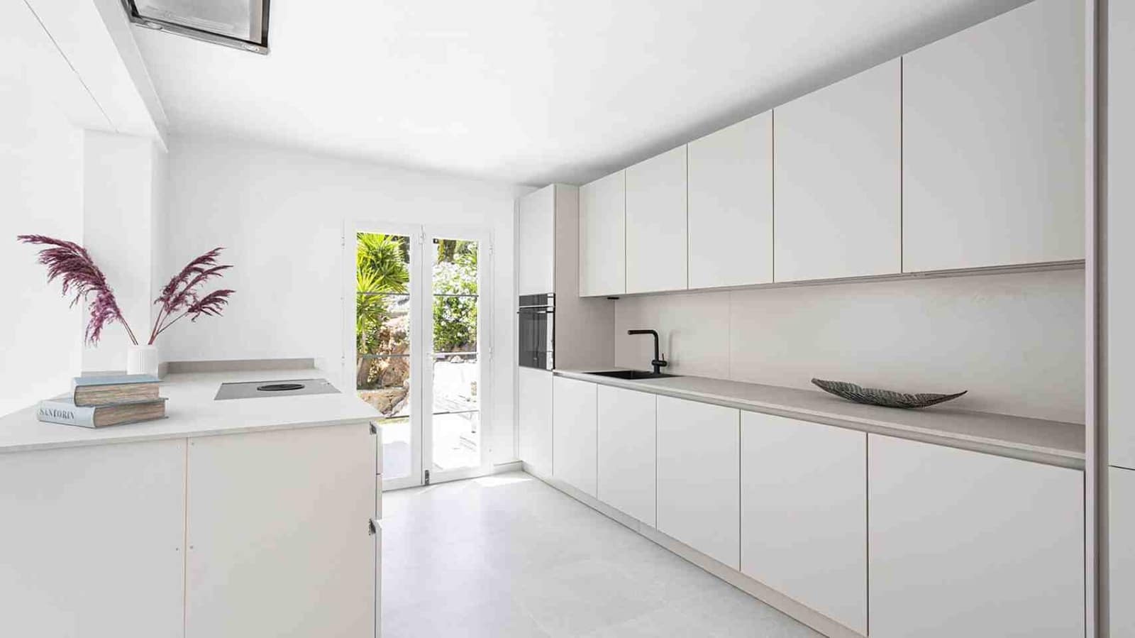 5 bedroom Villa for sale in Santa Ponsa with pool garage - € 2,750,000 (Ref: 8810923)