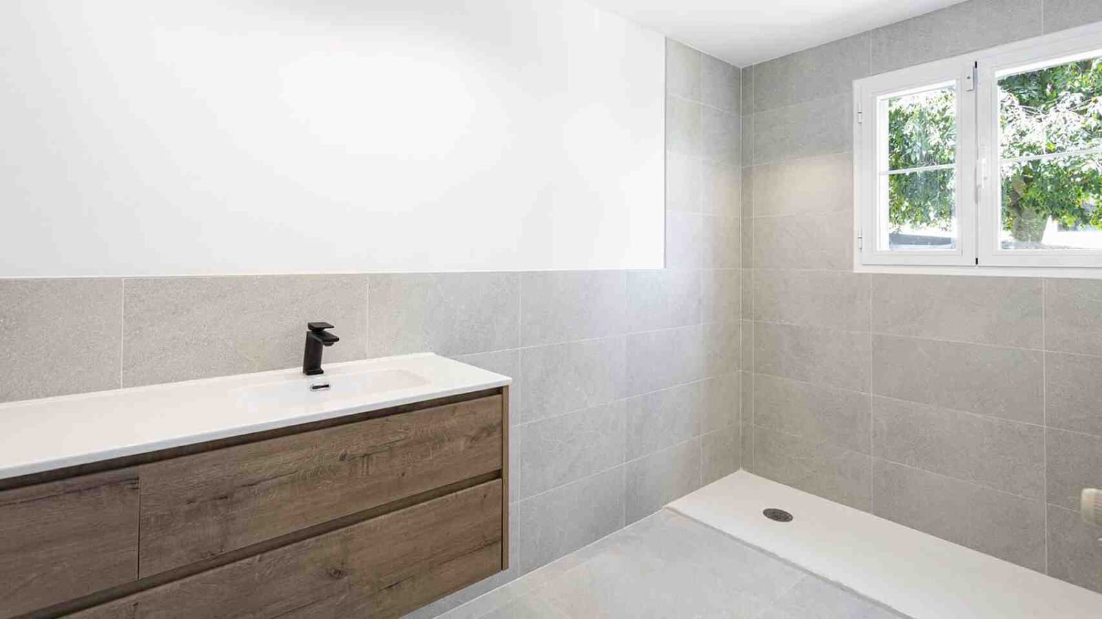 5 bedroom Villa for sale in Santa Ponsa with pool garage - € 2,750,000 (Ref: 8810923)