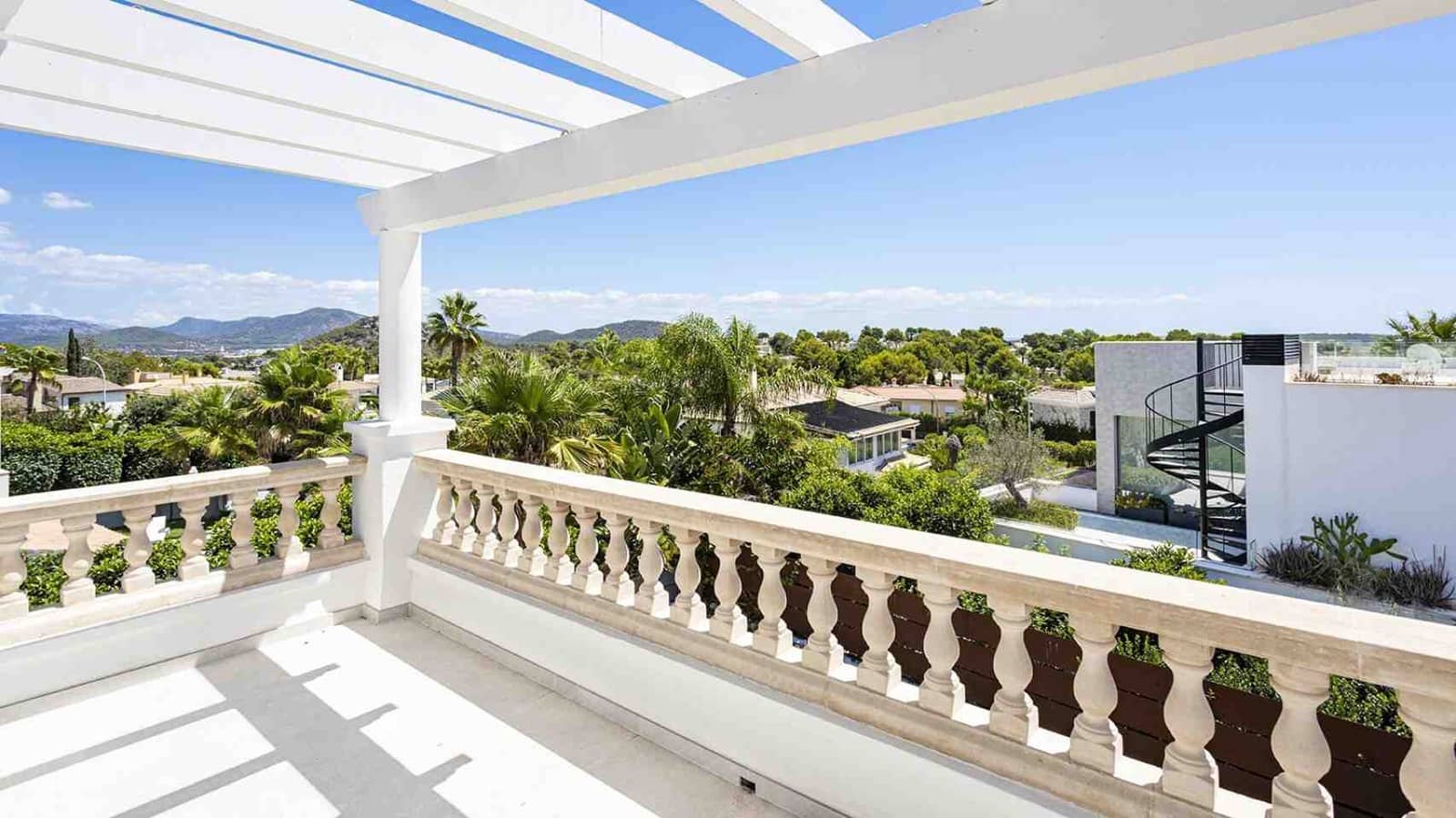 5 bedroom Villa for sale in Santa Ponsa with pool garage - € 2,750,000 (Ref: 8810923)
