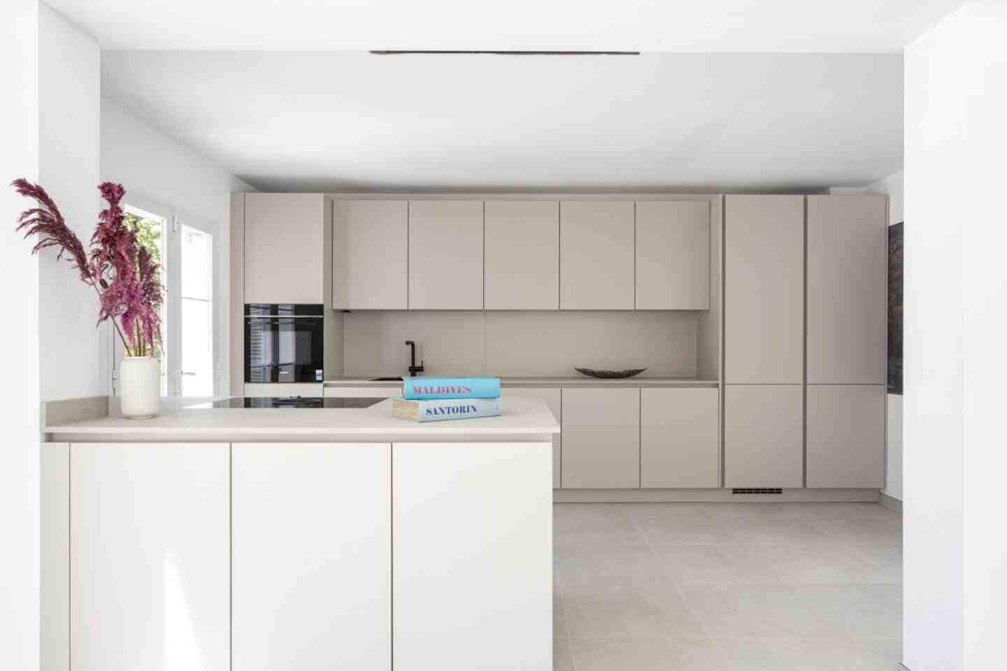 5 bedroom Villa for sale in Santa Ponsa with pool garage - € 2,750,000 (Ref: 8810923)