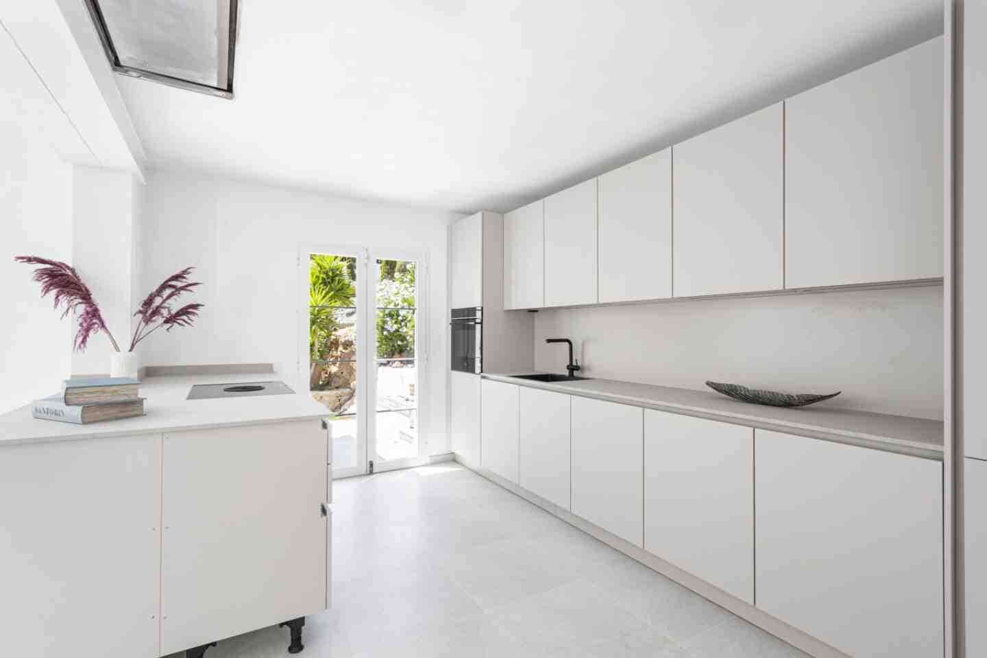 5 bedroom Villa for sale in Santa Ponsa with pool garage - € 2,750,000 (Ref: 8810923)