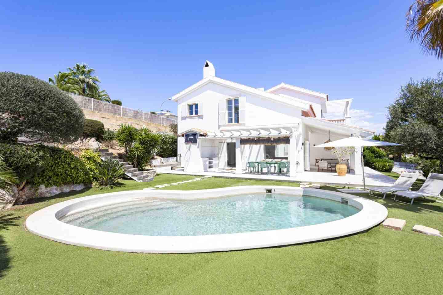 5 bedroom Villa for sale in Santa Ponsa with pool garage - € 2,750,000 (Ref: 8810923)