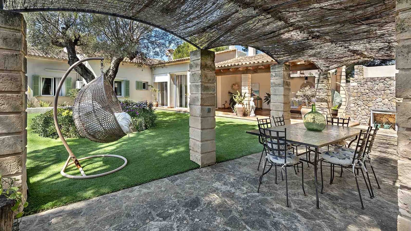 4 soveværelse Villa til salg i Santa Ponsa med swimmingpool - € 2.800.000 (Ref: 8931505)