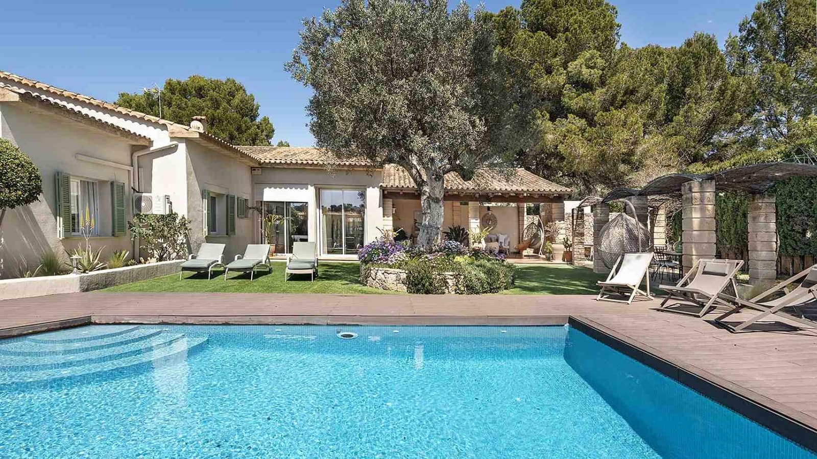 4 soveværelse Villa til salg i Santa Ponsa med swimmingpool - € 2.800.000 (Ref: 8931505)