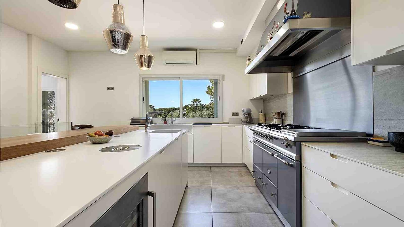 4 soveværelse Villa til salg i Santa Ponsa med swimmingpool - € 2.800.000 (Ref: 8931505)