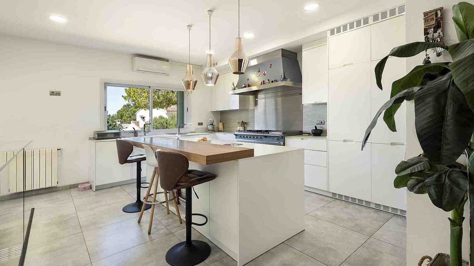 4 soveværelse Villa til salg i Santa Ponsa med swimmingpool - € 2.800.000 (Ref: 8931505)