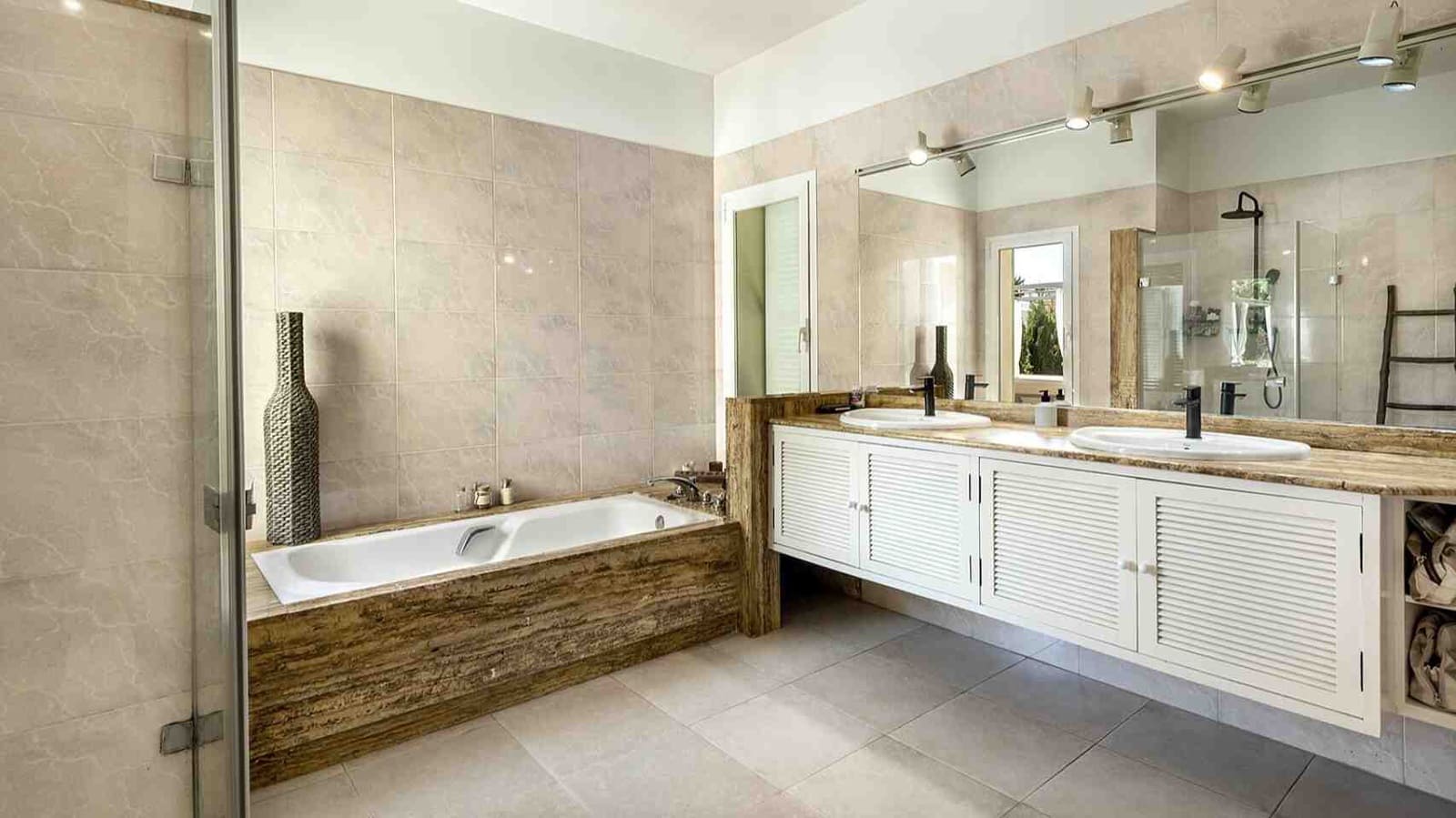 4 soveværelse Villa til salg i Santa Ponsa med swimmingpool - € 2.800.000 (Ref: 8931505)