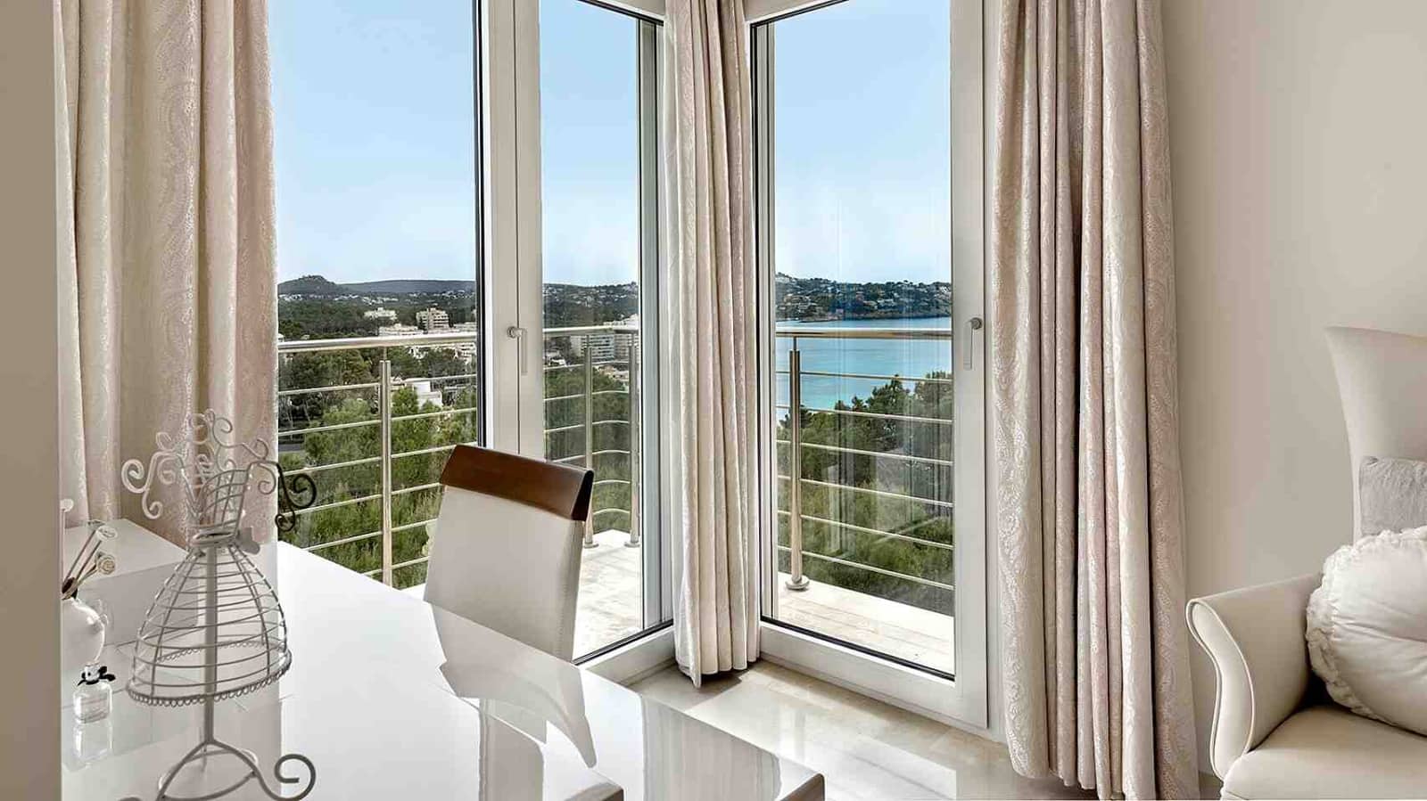 3 soveværelse Villa til salg i Costa de la Calma med swimmingpool - € 2.980.000 (Ref: 8944935)