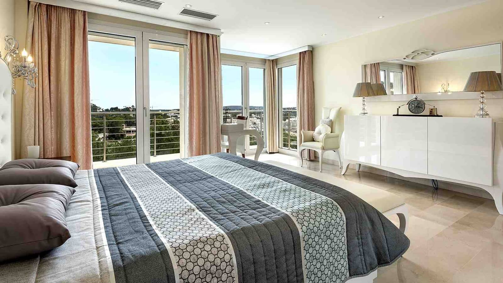 3 soveværelse Villa til salg i Costa de la Calma med swimmingpool - € 2.980.000 (Ref: 8944935)