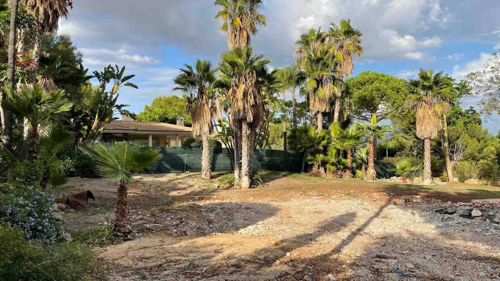 Grunde uden byggetilladelser til salg i Santa Ponsa - € 1.850.000 (Ref: 9004521)