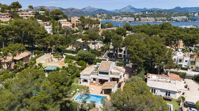 4 Zimmer Villa zu verkaufen in Santa Ponsa, Calvià mit Pool Garage - 1.950.000 € (Ref: 9009924)
