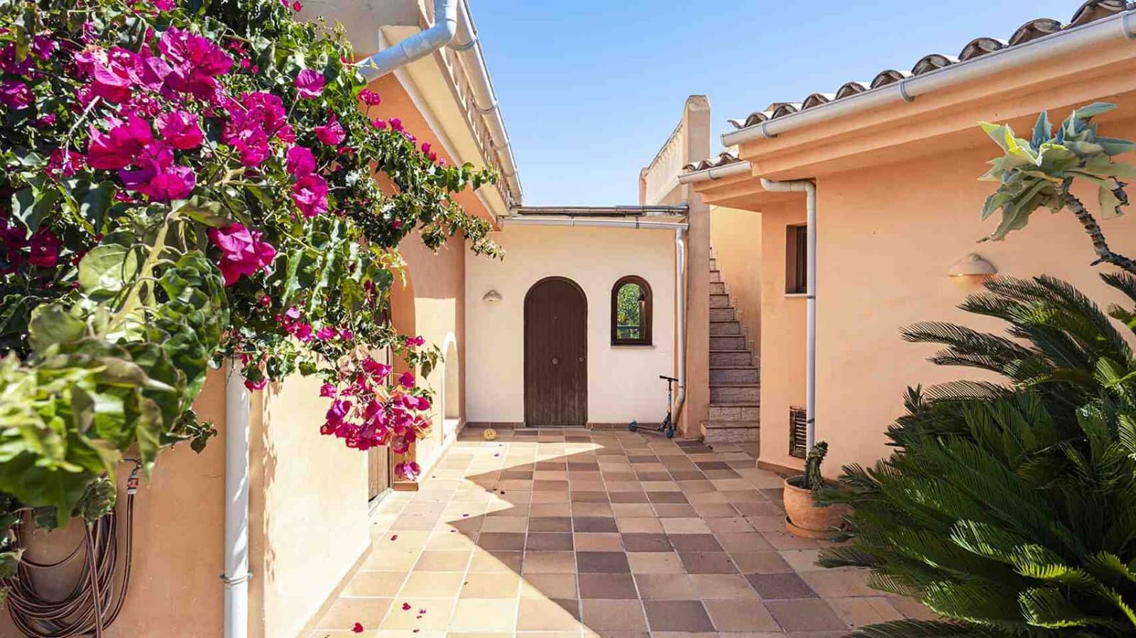 4 soveværelse Villa til salg i Santa Ponsa med swimmingpool garage - € 2.300.000 (Ref: 9028986)