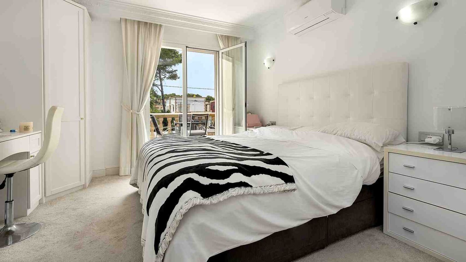 5 bedroom Villa for sale in El Toro / Port Adriano with pool garage - € 1,795,000 (Ref: 9035868)