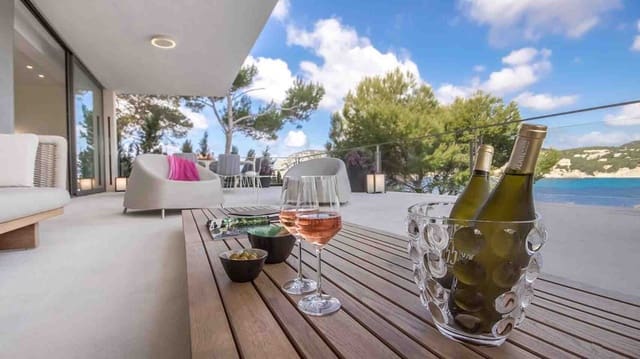 4 makuuhuone Huvila myytävänä paikassa Es Camp De Mar / El Camp De Mar, Andratx mukana uima-altaan 
autotalli - 11 500 000 € (Ref: 9085923)