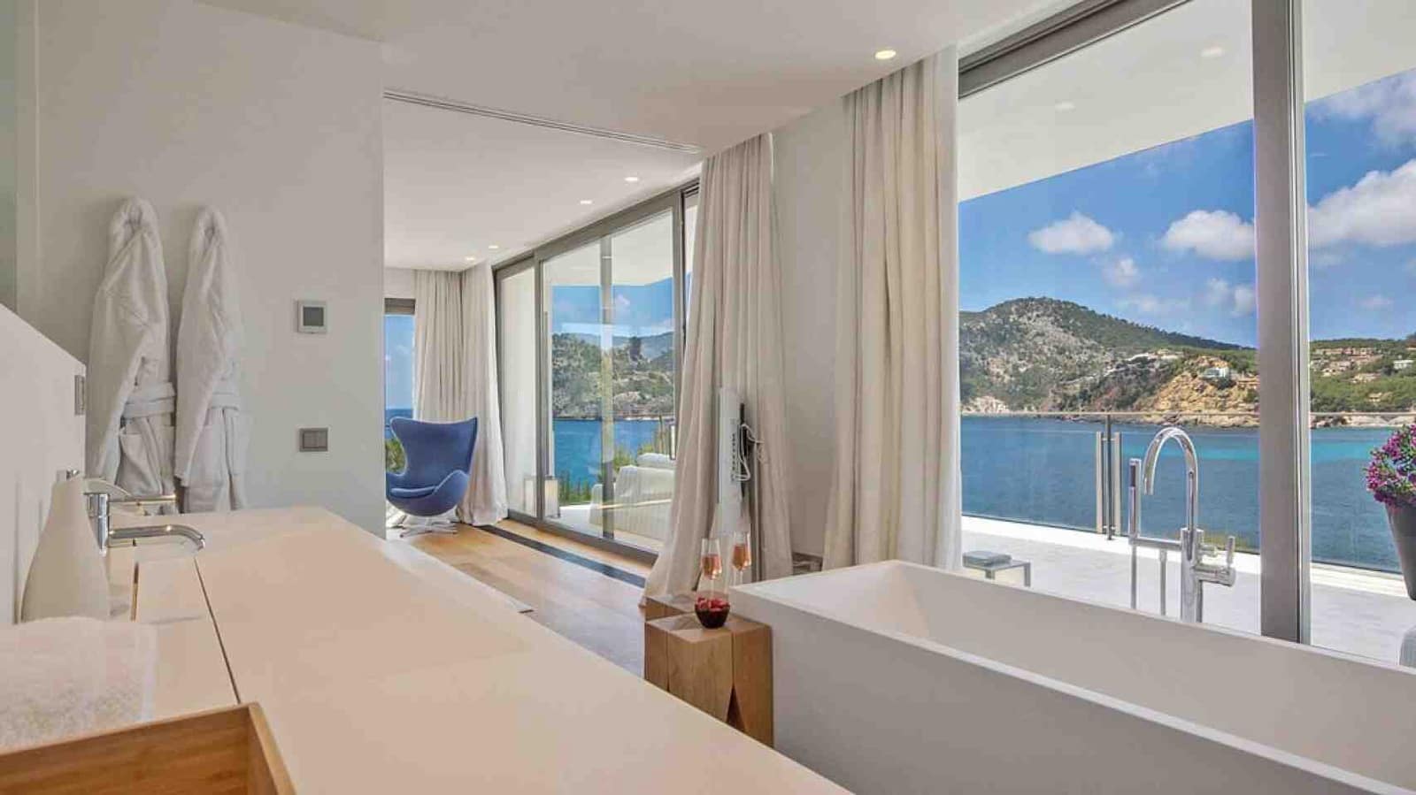 4 soveværelse Villa til salg i Es Camp De Mar / El Camp De Mar med swimmingpool garage - € 11.500.000 (Ref: 9085923)