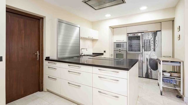 4 slaapkamer Villa te koop in Santa Ponsa, Calvià met zwembad garage - € 2.630.000 (Ref: 9177009)