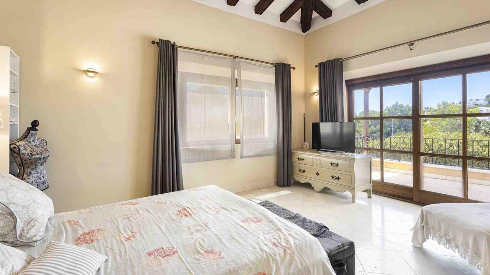 4 slaapkamer Villa te koop in Santa Ponsa met zwembad garage - € 2.630.000 (Ref: 9177009)