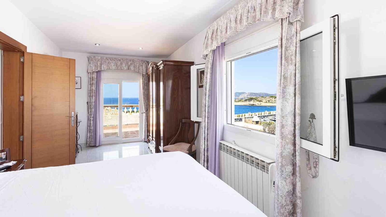 4 soveværelse Villa til salg i El Toro / Port Adriano med swimmingpool - € 2.300.000 (Ref: 9177110)