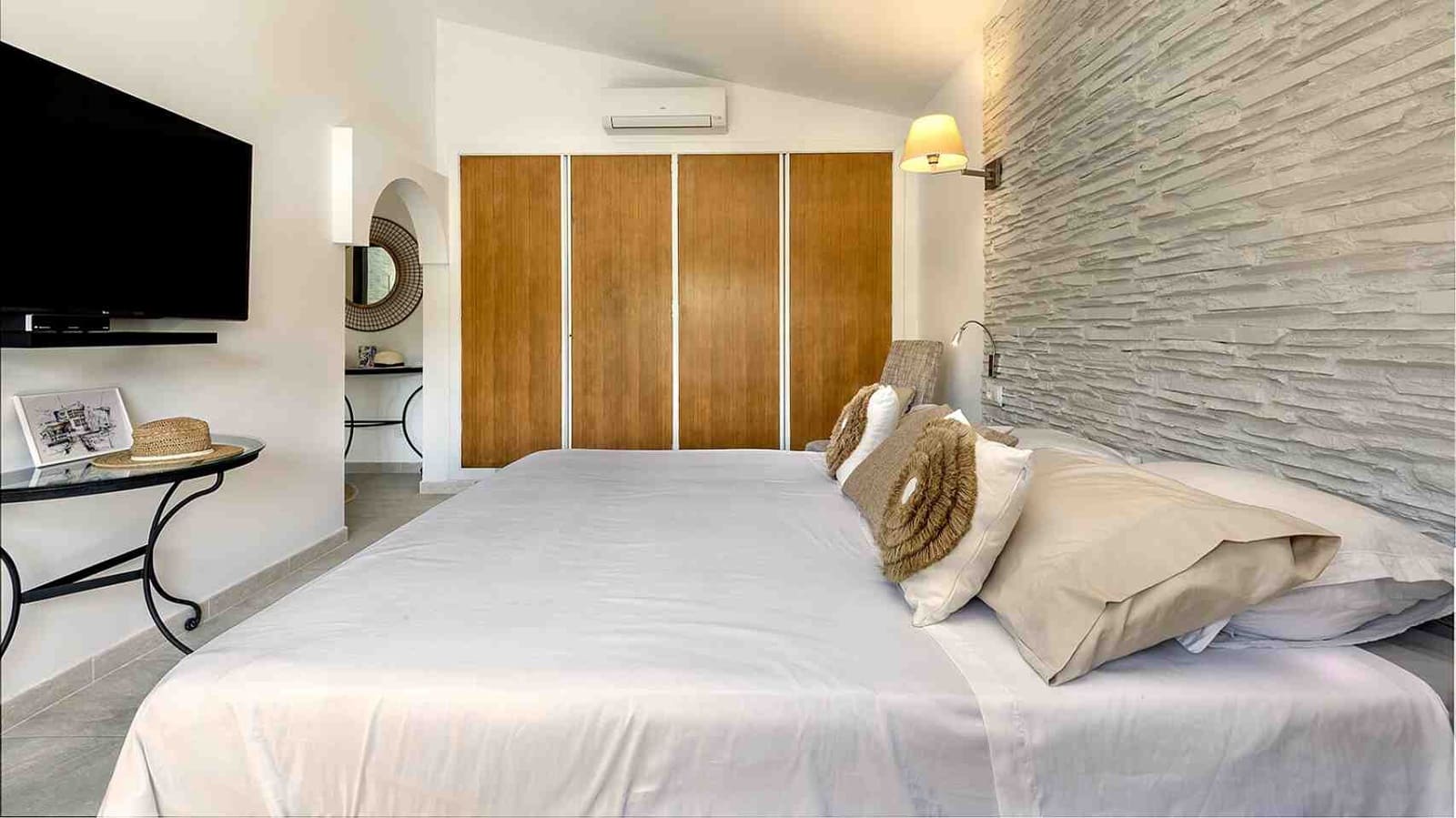 4 soverom Villa til salgs i Costa de la Calma med svømmebasseng garasje - € 2 350 000 (Ref: 9227975)