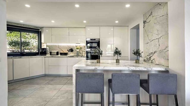 4 sypialnia Willa na sprzedaż w Costa de la Calma, Calvià z basenem garażem - 2 350 000 € (Ref: 9227975)