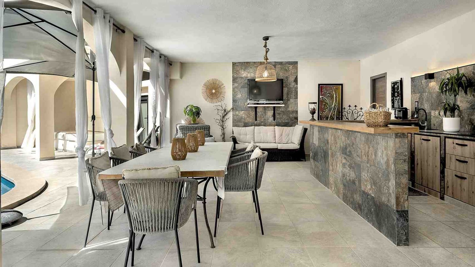 4 soverom Villa til salgs i Costa de la Calma med svømmebasseng garasje - € 2 350 000 (Ref: 9227975)