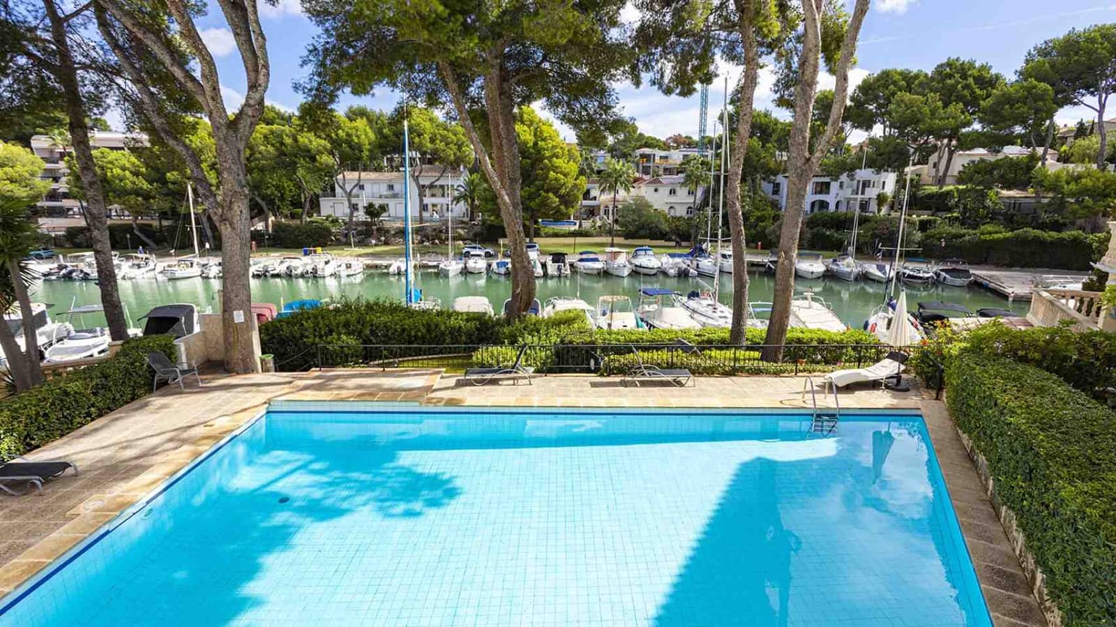 2 slaapkamer Appartement te koop in Santa Ponsa met zwembad - € 659.000 (Ref: 9246038)