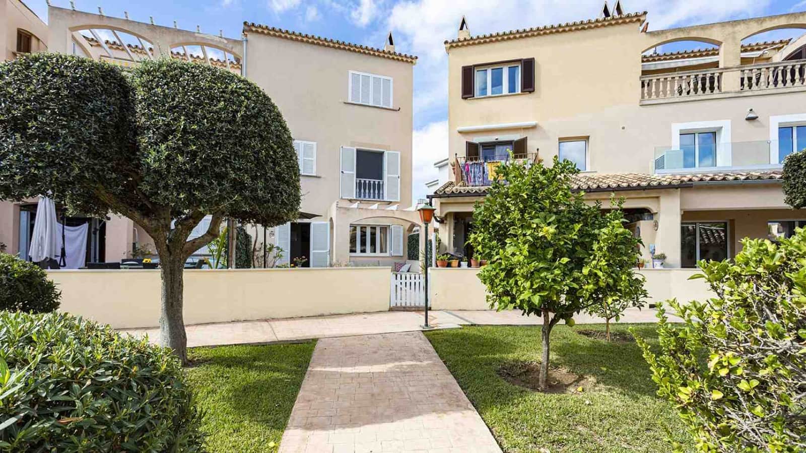 2 slaapkamer Appartement te koop in Santa Ponsa met zwembad - € 659.000 (Ref: 9246038)