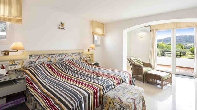 2 slaapkamer Appartement te koop in Santa Ponsa, Calvià met zwembad - € 699.000 (Ref: 9271564)