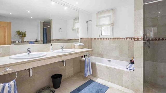 2 slaapkamer Appartement te koop in Santa Ponsa, Calvià met zwembad - € 699.000 (Ref: 9271564)