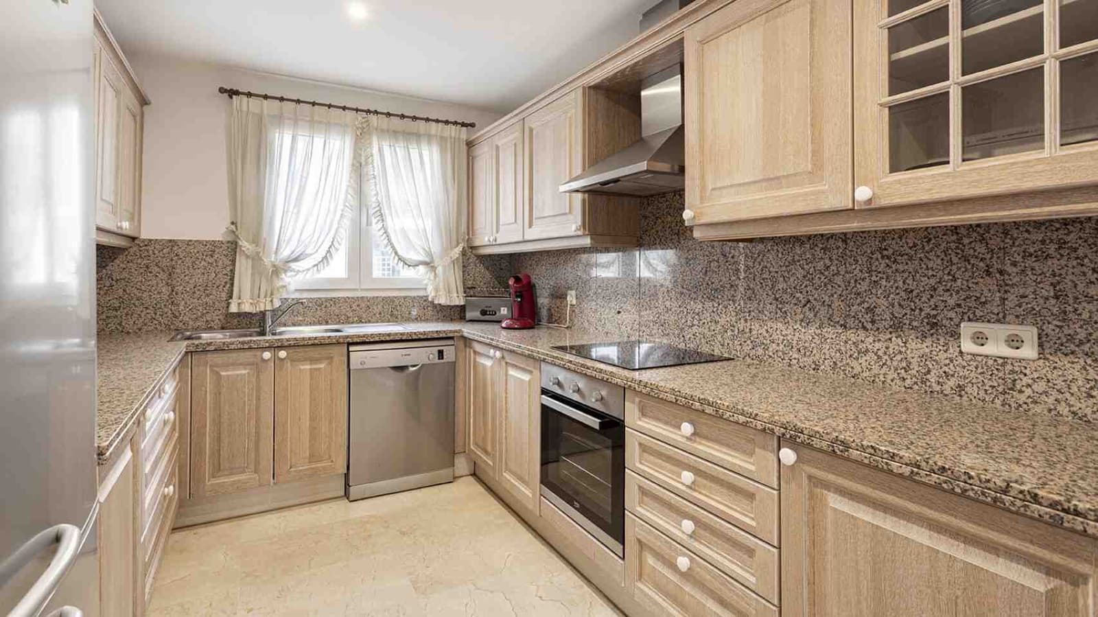 2 slaapkamer Appartement te koop in Santa Ponsa met zwembad - € 699.000 (Ref: 9271564)