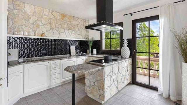 4 soveværelse Villa til salg i Costa de la Calma, Calvià med swimmingpool garage - € 2.490.000 (Ref: 9288297)