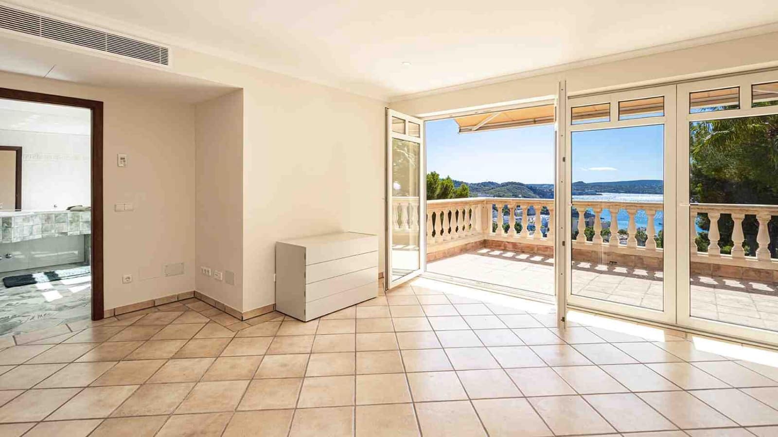 4 bedroom Villa for sale in Peguera / Paguera with pool - € 2,850,000 (Ref: 9295072)