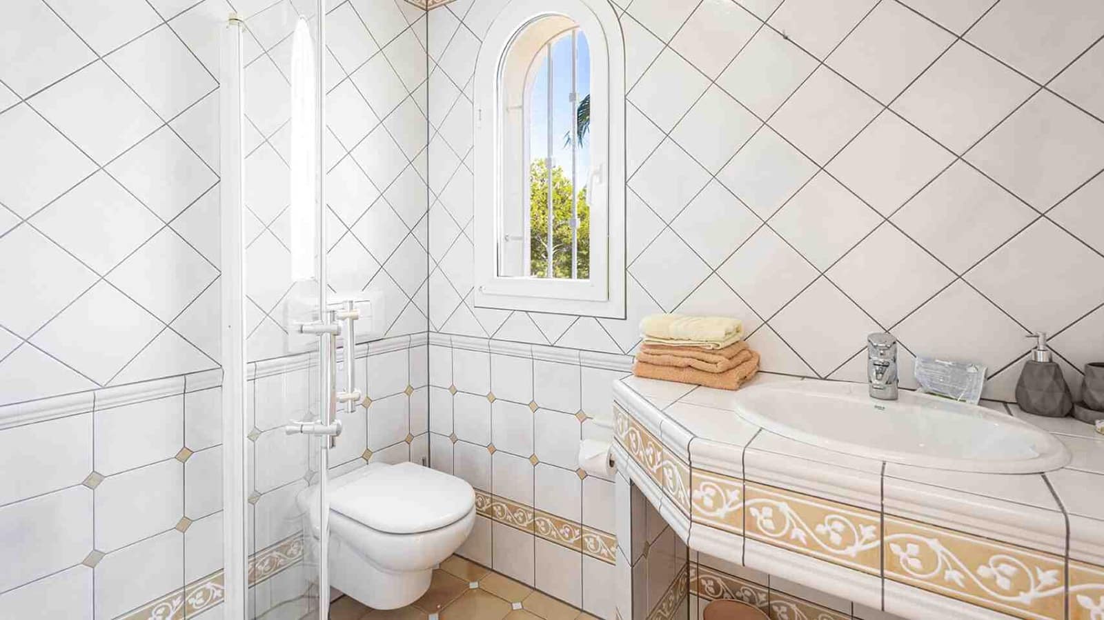 4 bedroom Villa for sale in Peguera / Paguera with pool - € 2,850,000 (Ref: 9295072)