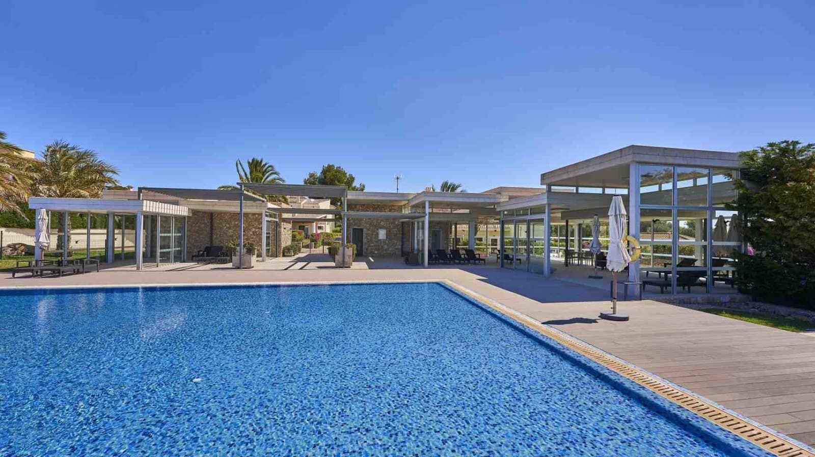 Chalet de 3 habitaciones en Santa Ponsa en venta con piscina garaje - 1.750.000 € (Ref: 9357926)