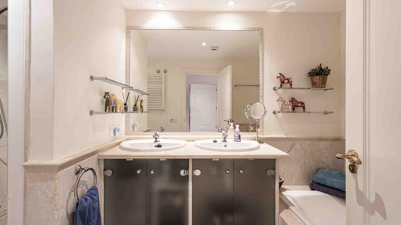 2 bedroom Apartment for sale in Santa Ponsa with pool - € 910,000 (Ref: 9371301)