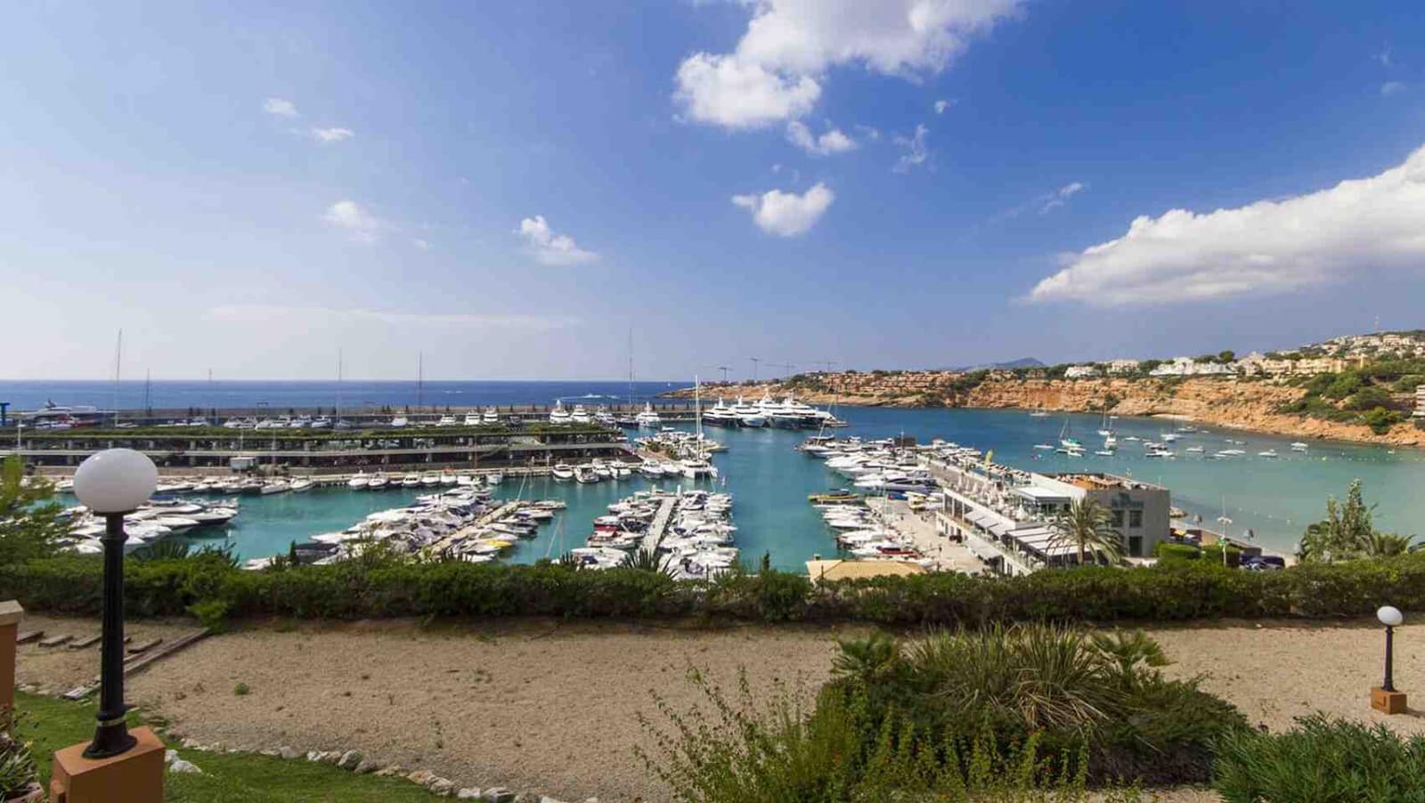 4 slaapkamer Villa te koop in El Toro / Port Adriano - € 980.000 (Ref: 9419379)