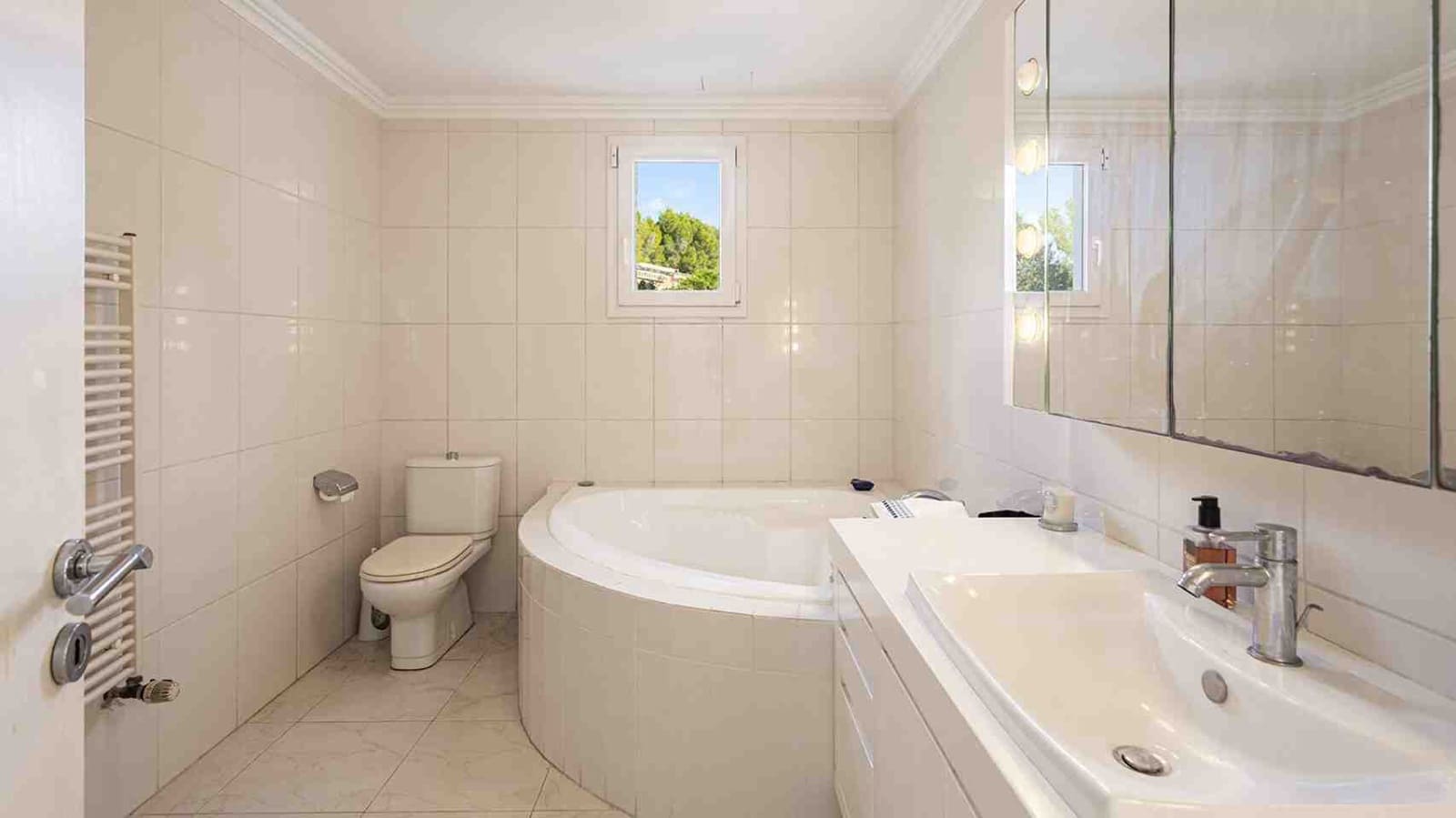 3 soverom Villa til salgs i Santa Ponsa med svømmebasseng garasje - € 1 850 000 (Ref: 9419380)