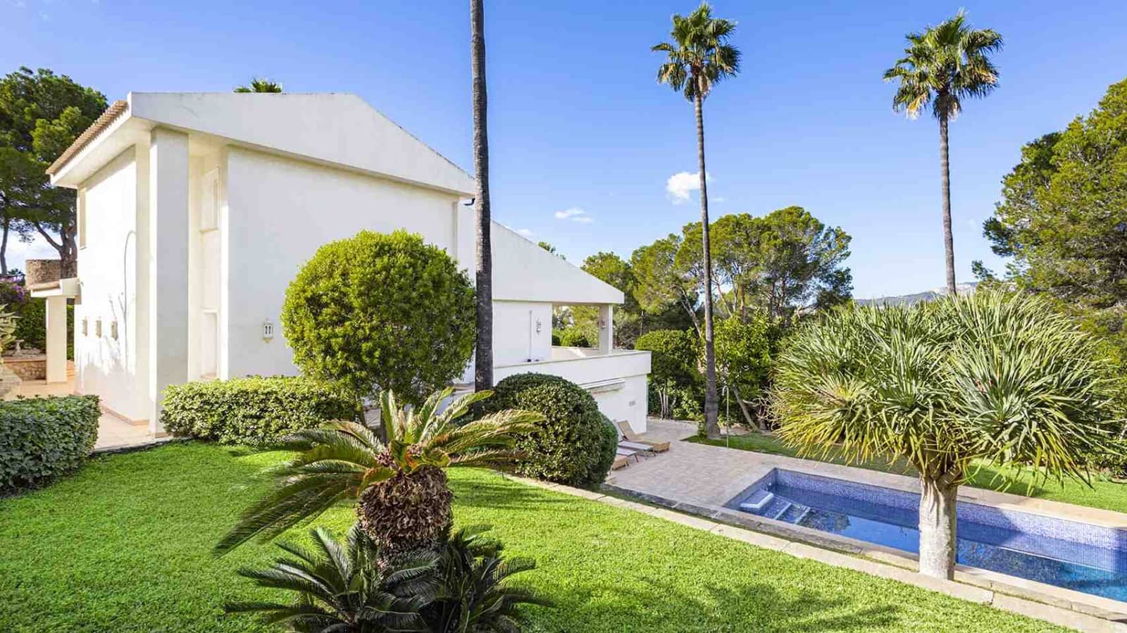 3 soverom Villa til salgs i Santa Ponsa med svømmebasseng garasje - € 1 850 000 (Ref: 9419380)