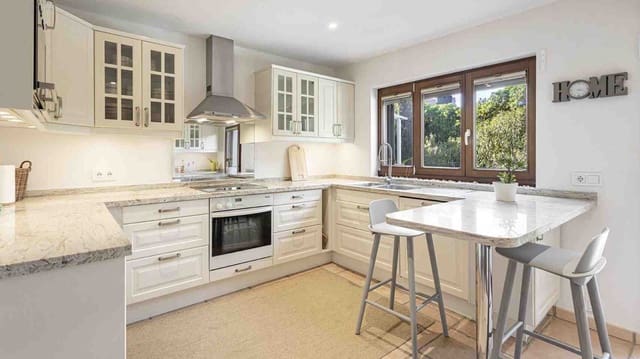 4 soverom Villa til salgs i Santa Ponsa, Calvià med svømmebasseng - € 1 995 000 (Ref: 9496657)