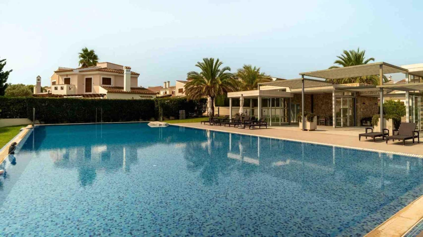 Chalet de 3 habitaciones en Santa Ponsa en venta con piscina garaje - 1.395.000 € (Ref: 9535205)