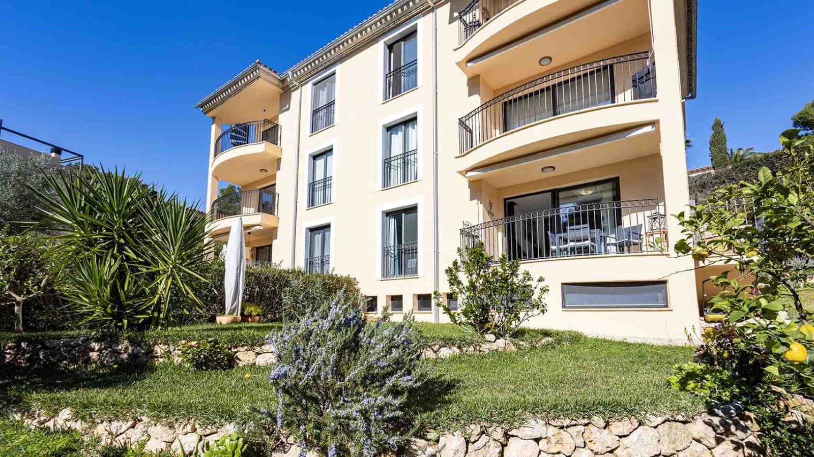 2 soveværelse Lejlighed til salg i Es Camp De Mar / El Camp De Mar med swimmingpool - € 980.000 (Ref: 9566802)