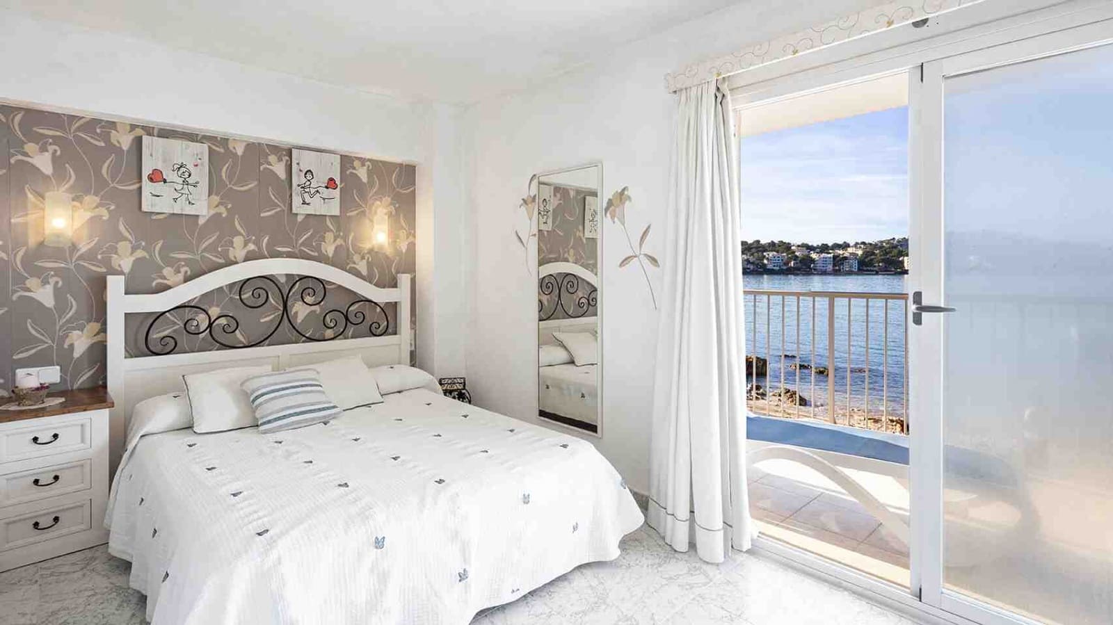 2 bedroom Apartment for sale in Santa Ponsa - € 750,000 (Ref: 9618755)