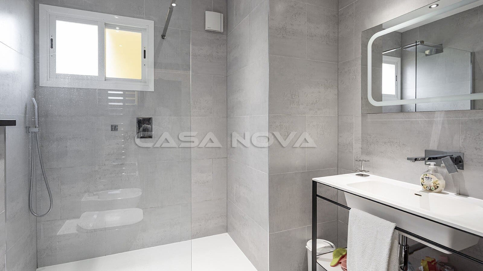 4 sypialnia Willa na sprzedaż w Santa Ponsa z basenem garażem - 995 000 € (Ref: 9650759)